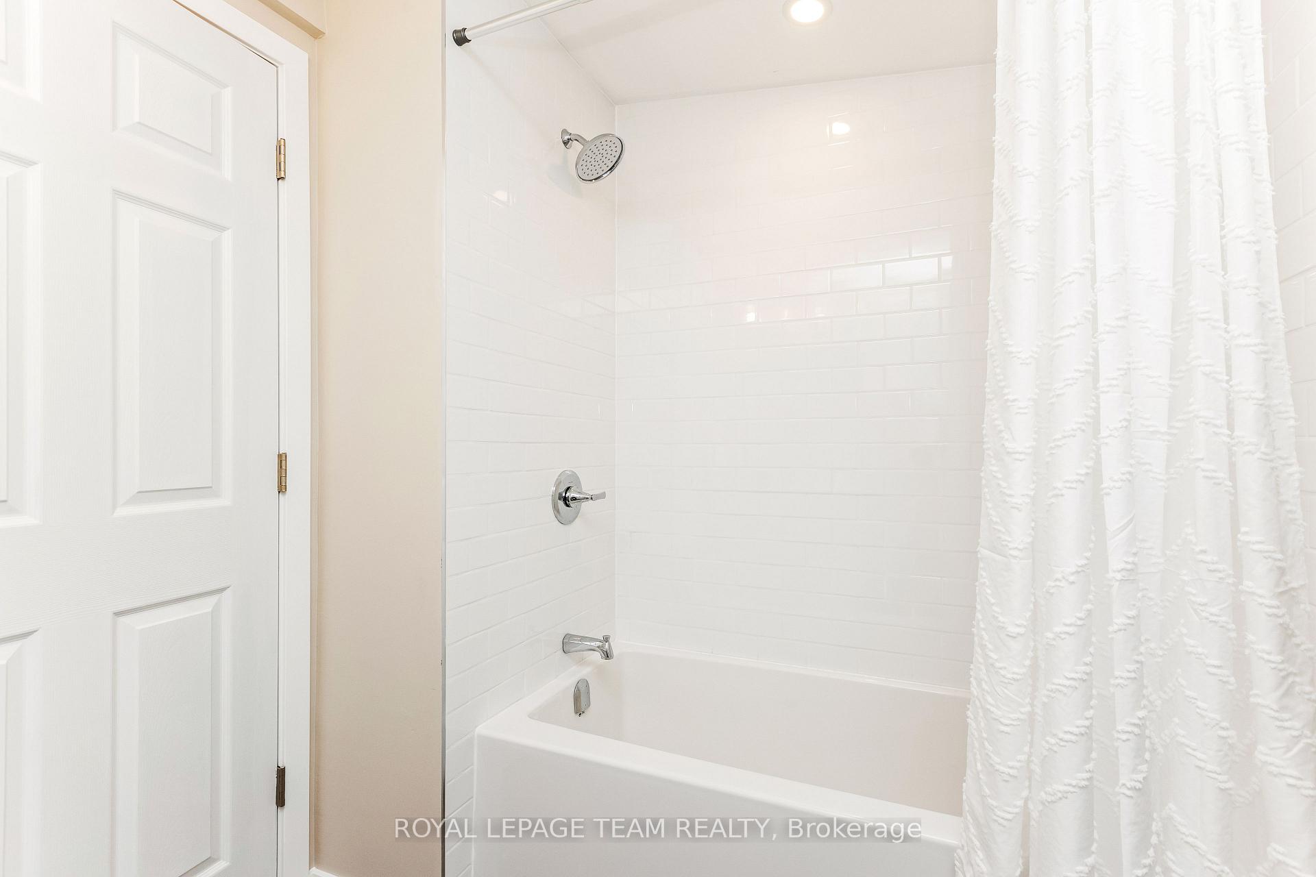 Photo 42 of 6 Hillview Road, Ottawa, Lakeview Park — HOMEH