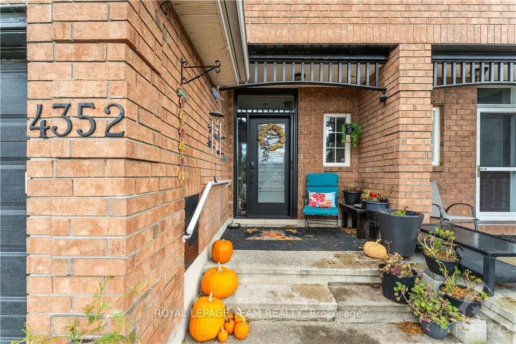 Photo 3 of 4352 Wildmint Square, Ottawa, Riverside South/Gloucester Glen — HOMEH