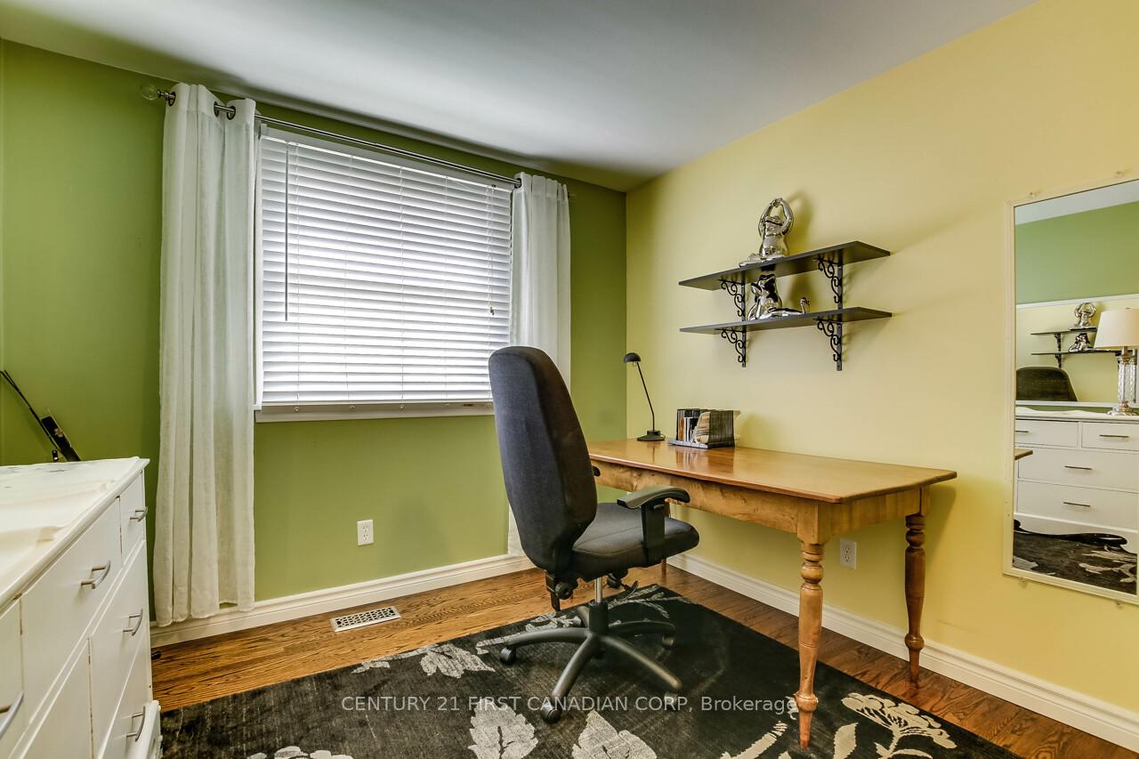 Photo 15 of 191 Estella Road, London, South O — HOMEH