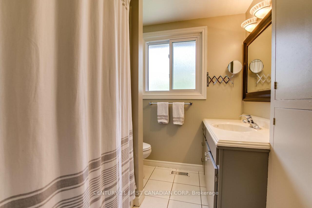 Photo 13 of 191 Estella Road, London, South O — HOMEH