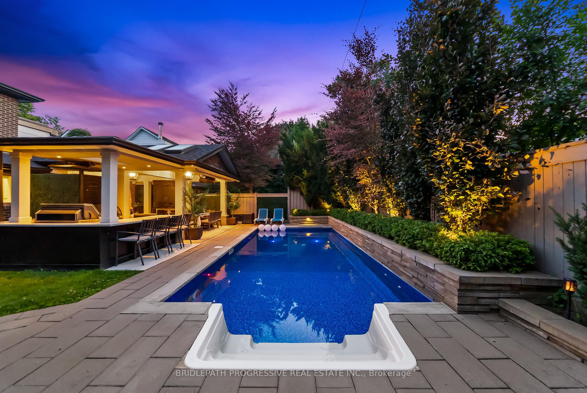 Photo 2 of 72 Royal Orchard Boulevard, Markham, Royal Orchard — HOMEH