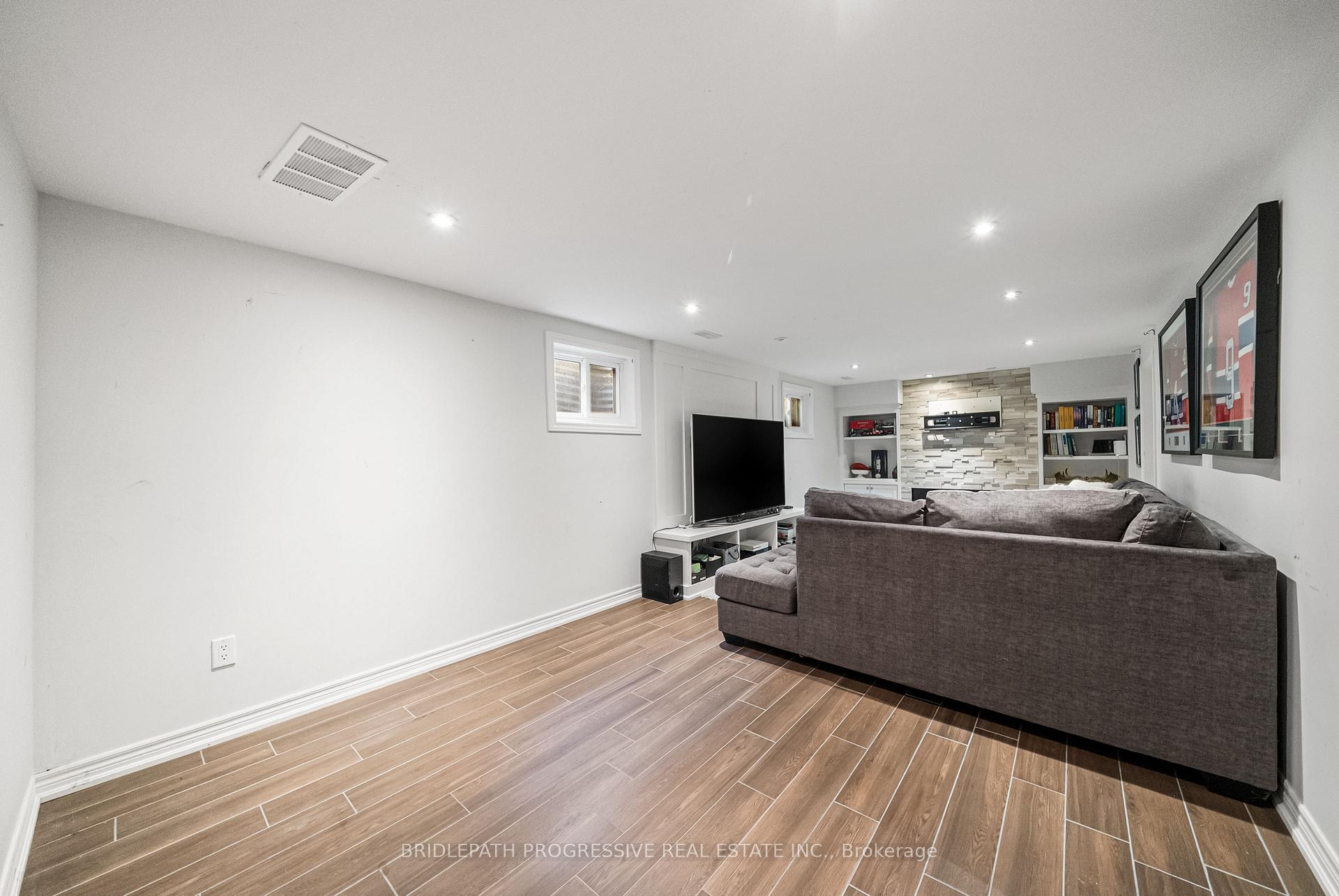 Photo 24 of 72 Royal Orchard Boulevard, Markham, Royal Orchard — HOMEH