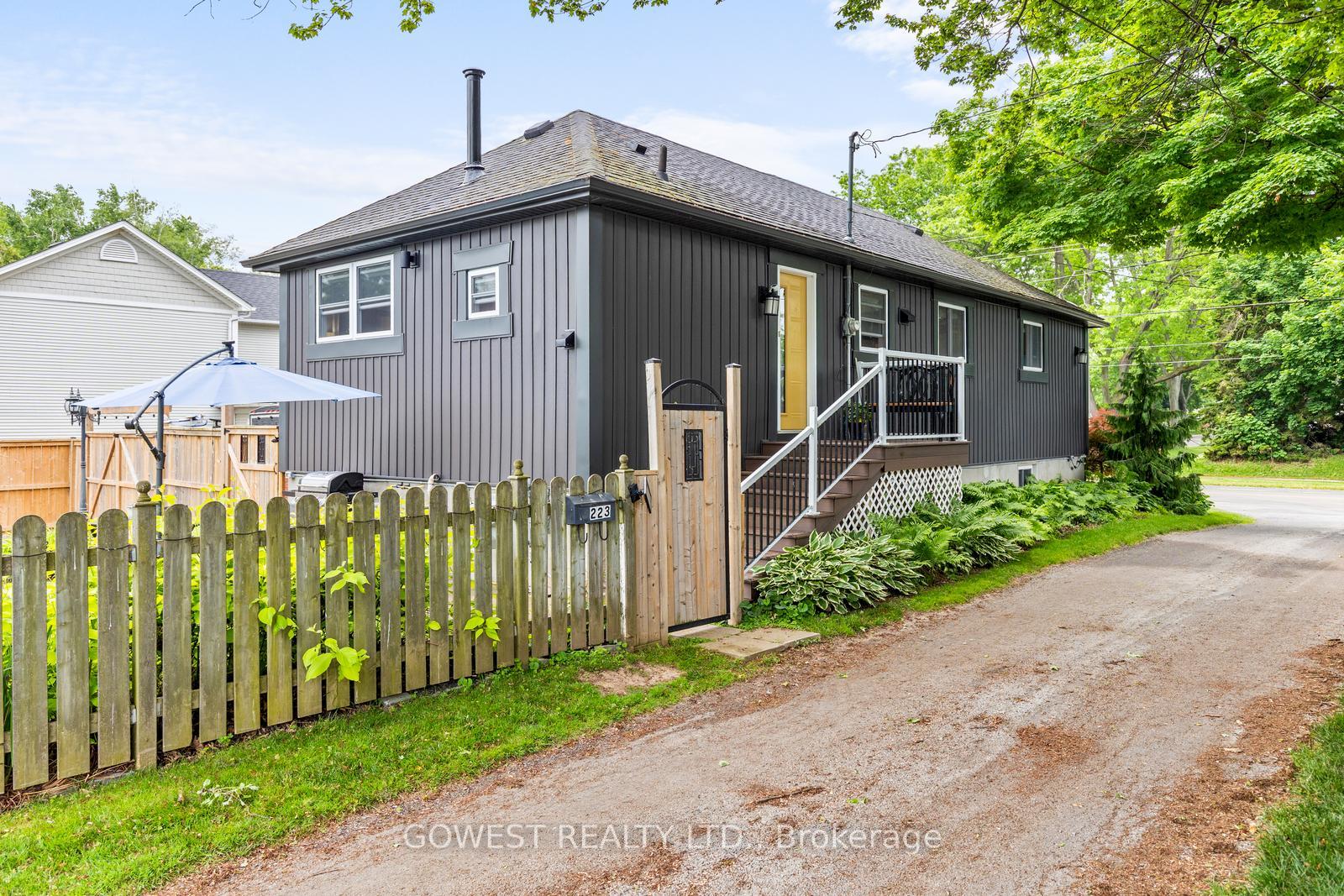 Photo 3 of 223 Lake Street, Grimsby, Grimsby Beach — HOMEH