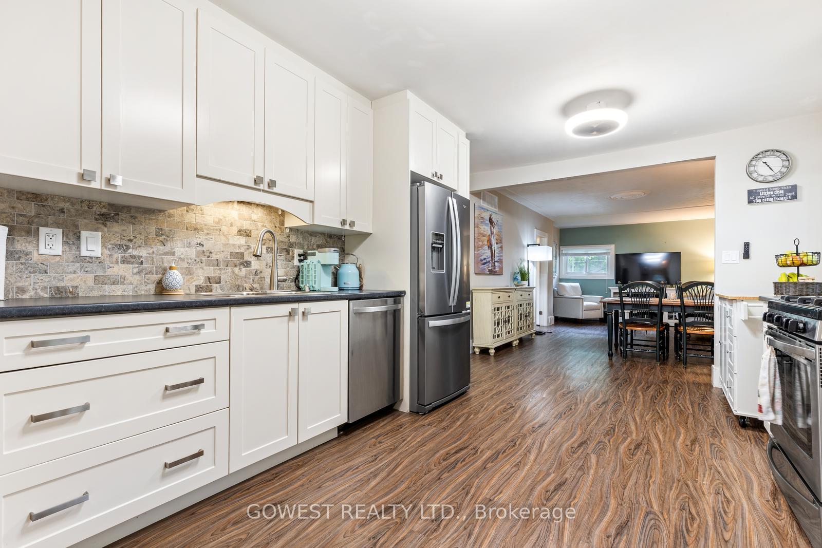 Photo 2 of 223 Lake Street, Grimsby, Grimsby Beach — HOMEH