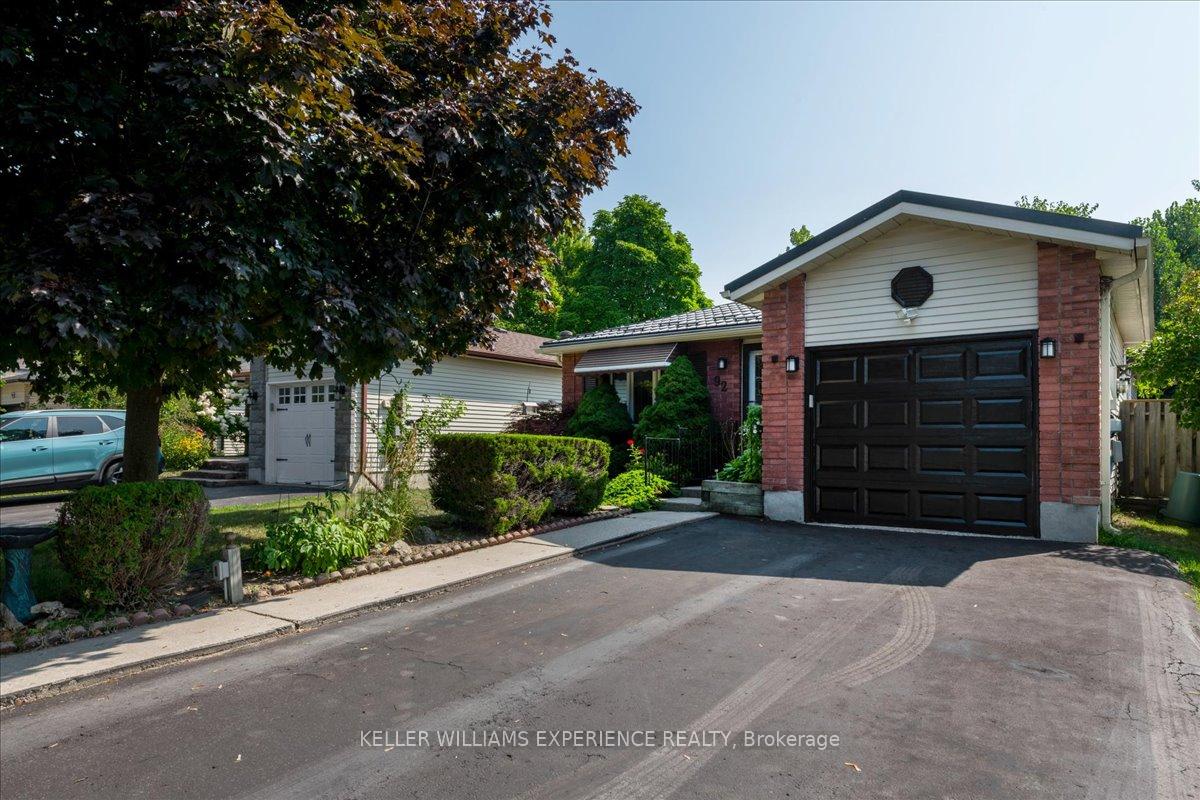 Photo 13 of 92 Hickling Trail, Barrie, Grove East — HOMEH