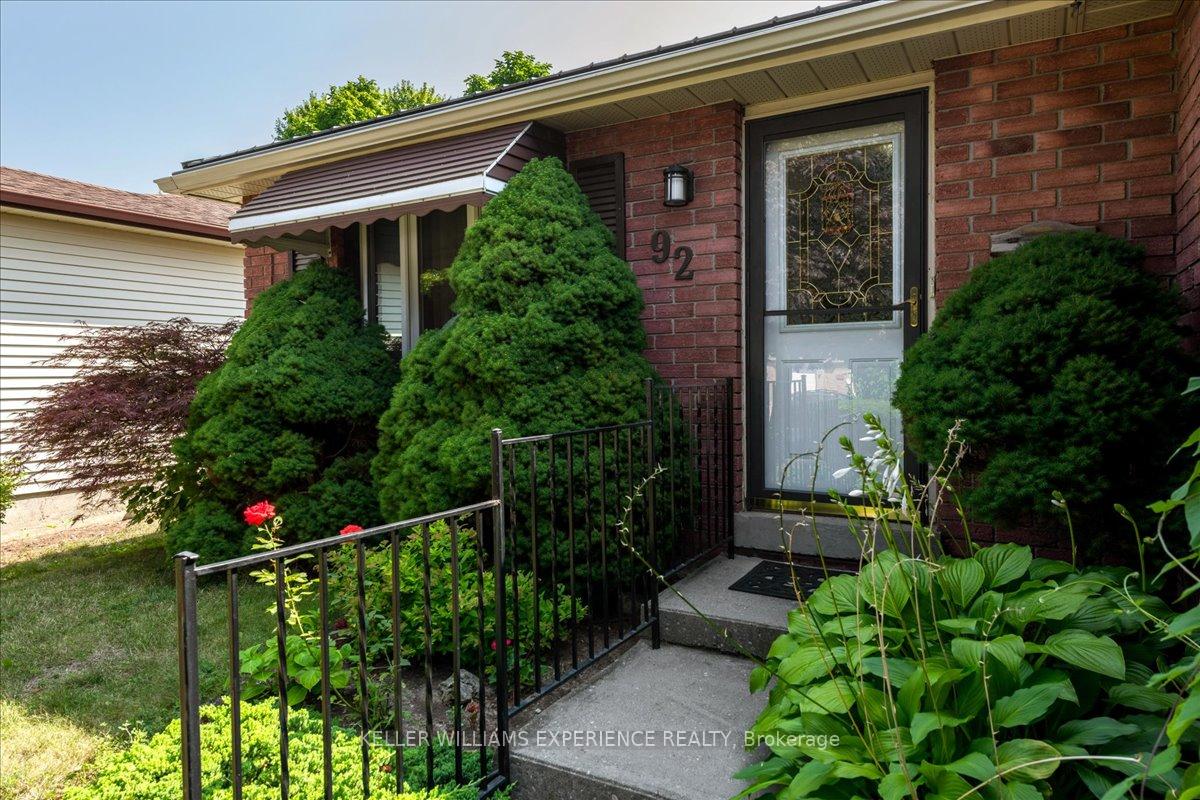 Photo 14 of 92 Hickling Trail, Barrie, Grove East — HOMEH