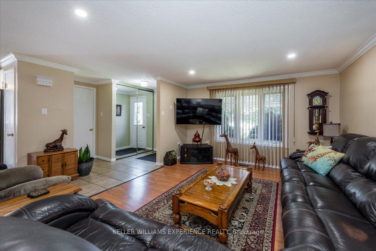 Photo 24 of 92 Hickling Trail, Barrie, Grove East — HOMEH