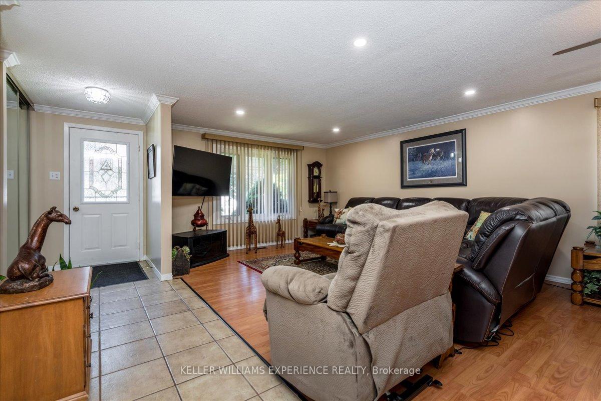 Photo 20 of 92 Hickling Trail, Barrie, Grove East — HOMEH