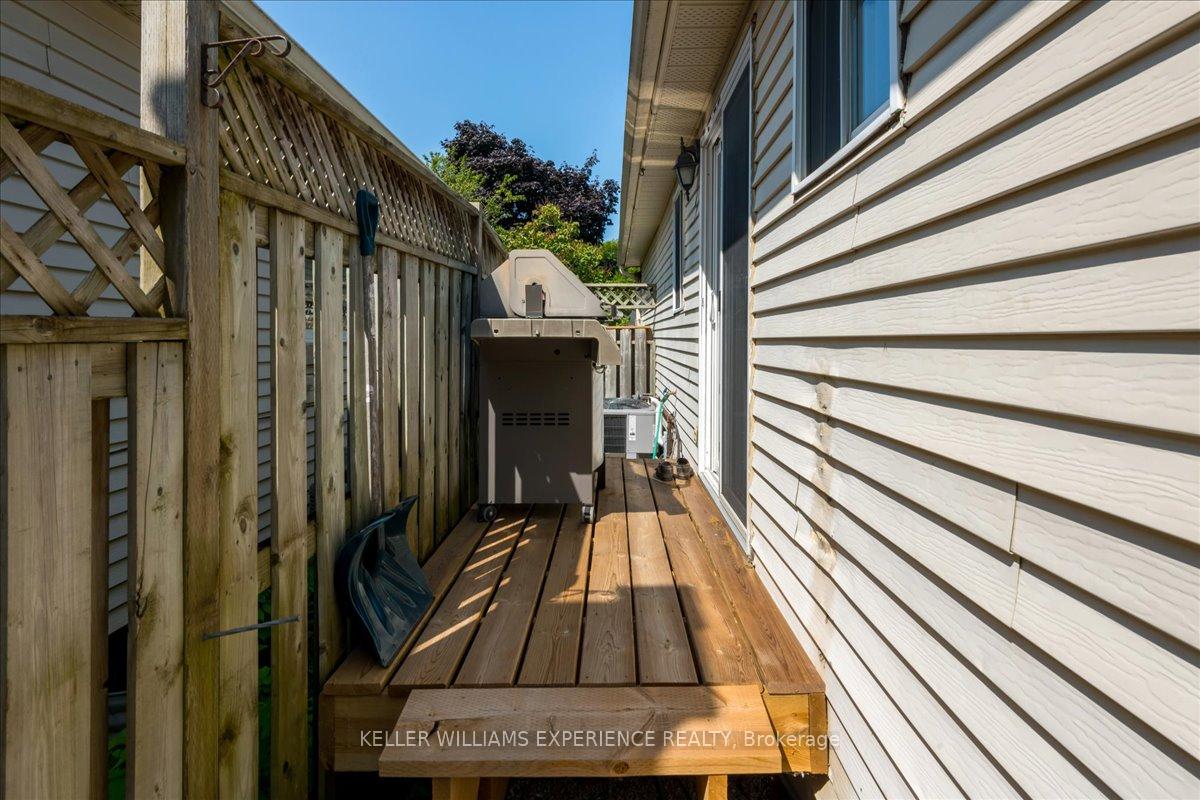 Photo 17 of 92 Hickling Trail, Barrie, Grove East — HOMEH