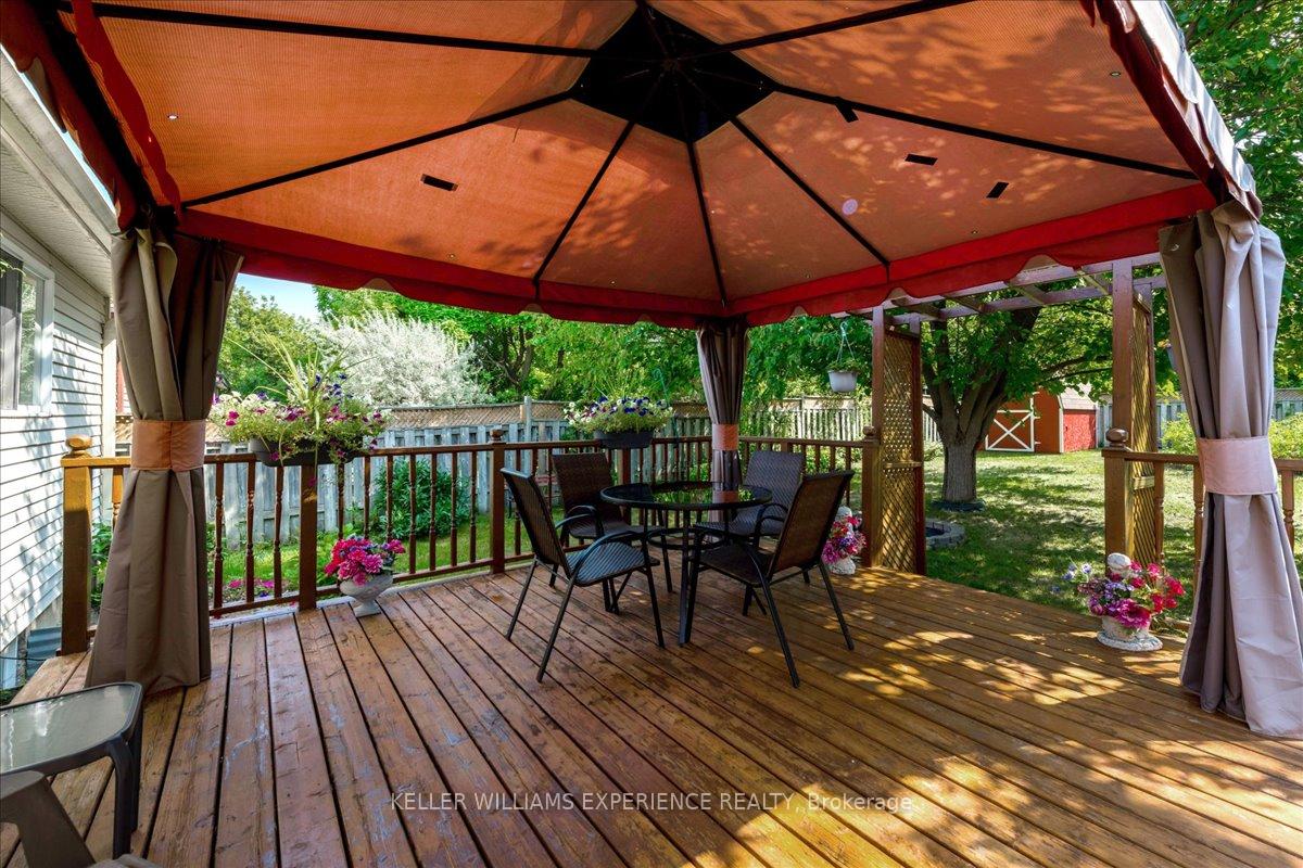 Photo 12 of 92 Hickling Trail, Barrie, Grove East — HOMEH