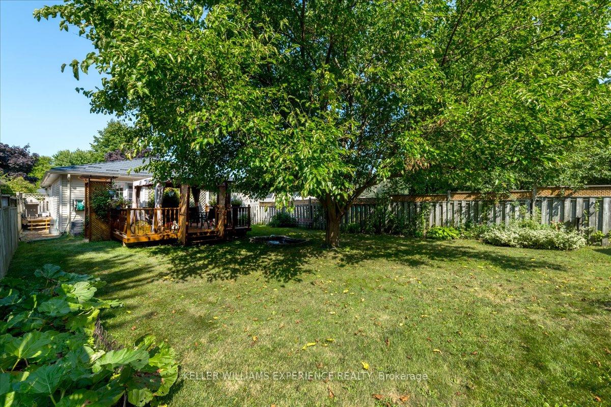 Photo 15 of 92 Hickling Trail, Barrie, Grove East — HOMEH