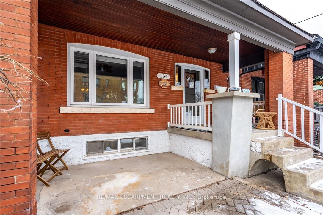 Photo 10 of 164 Edgemont Street S, Hamilton, Delta — HOMEH
