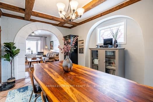 Photo 15 of 164 Edgemont Street S, Hamilton, Delta — HOMEH