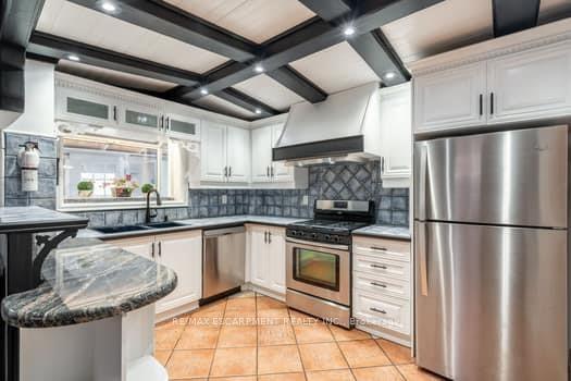 Photo 16 of 164 Edgemont Street S, Hamilton, Delta — HOMEH