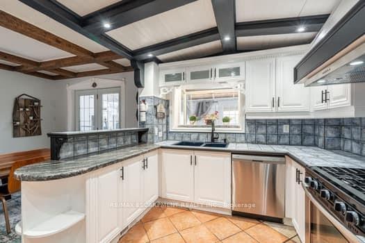 Photo 8 of 164 Edgemont Street S, Hamilton, Delta — HOMEH