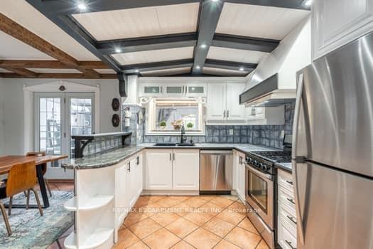 Photo 11 of 164 Edgemont Street S, Hamilton, Delta — HOMEH