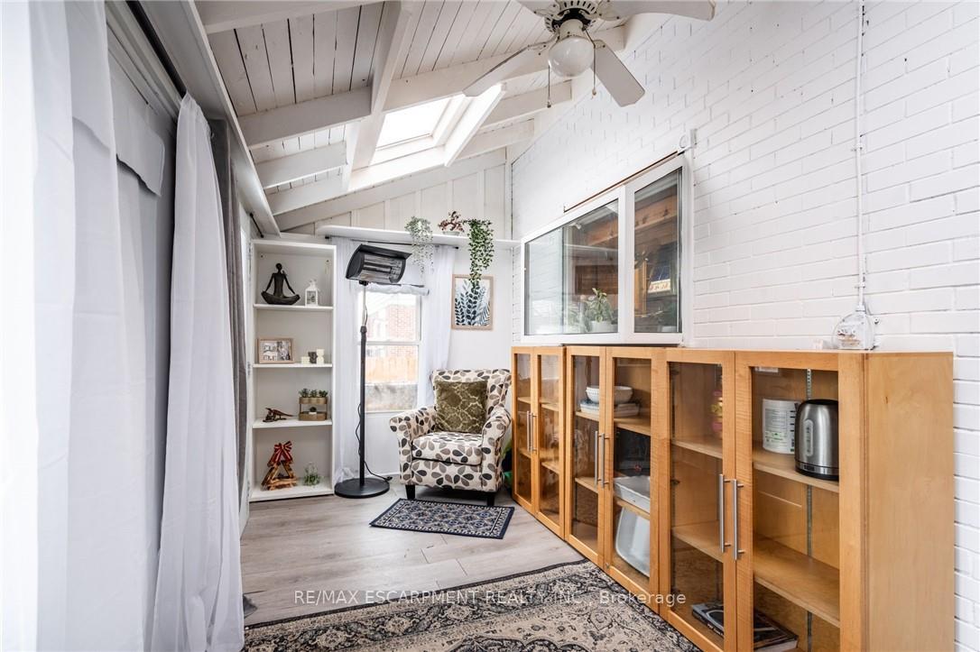 Photo 21 of 164 Edgemont Street S, Hamilton, Delta — HOMEH