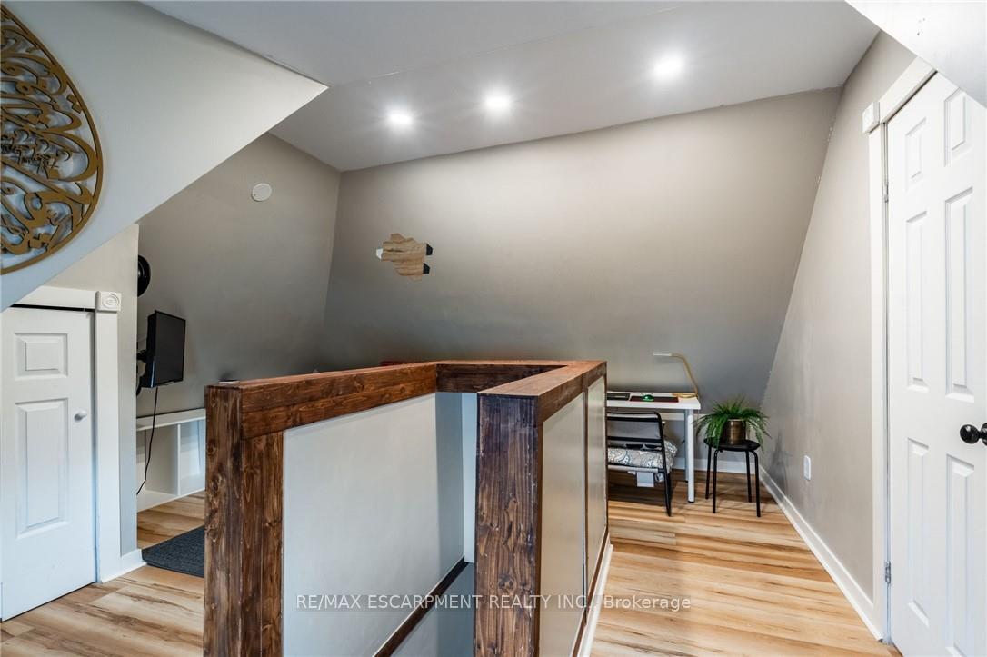 Photo 45 of 164 Edgemont Street S, Hamilton, Delta — HOMEH