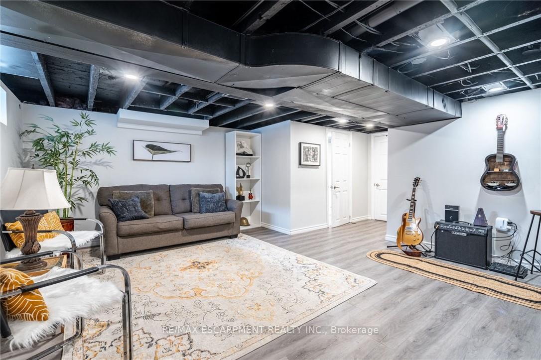 Photo 33 of 164 Edgemont Street S, Hamilton, Delta — HOMEH
