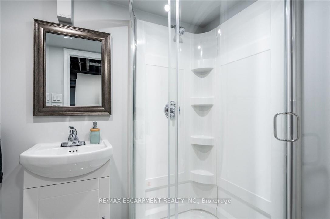 Photo 40 of 164 Edgemont Street S, Hamilton, Delta — HOMEH