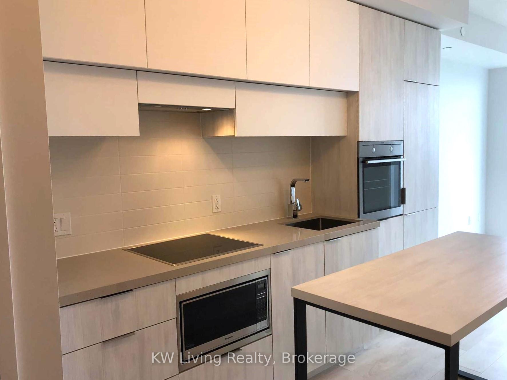 Photo 3 of Unit 5004, 8 Eglinton Avenue E, Toronto, Mount Pleasant West — HOMEH