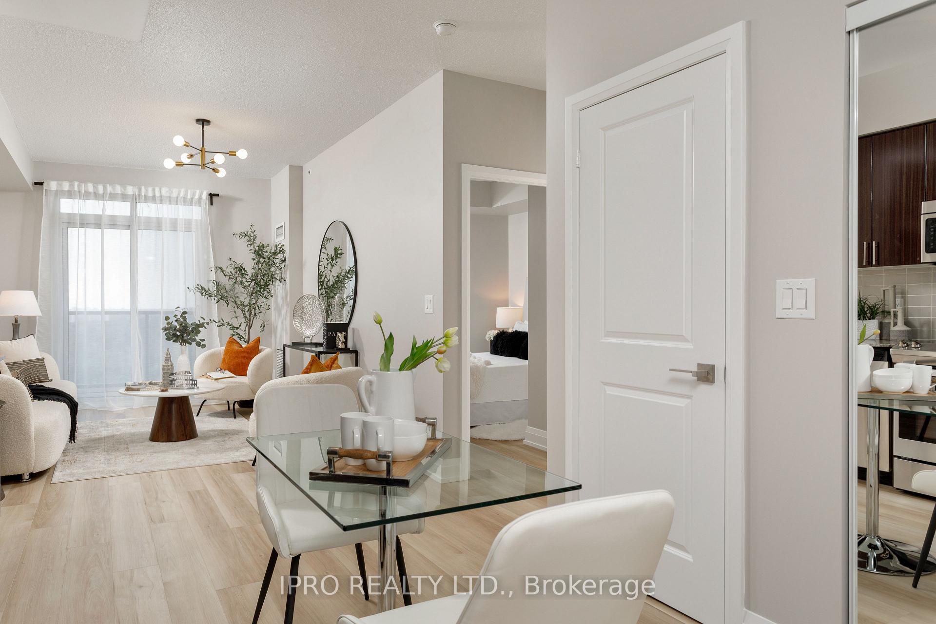 Photo 4 of Unit 1827, 7161 Yonge Street, Markham, Grandview — HOMEH
