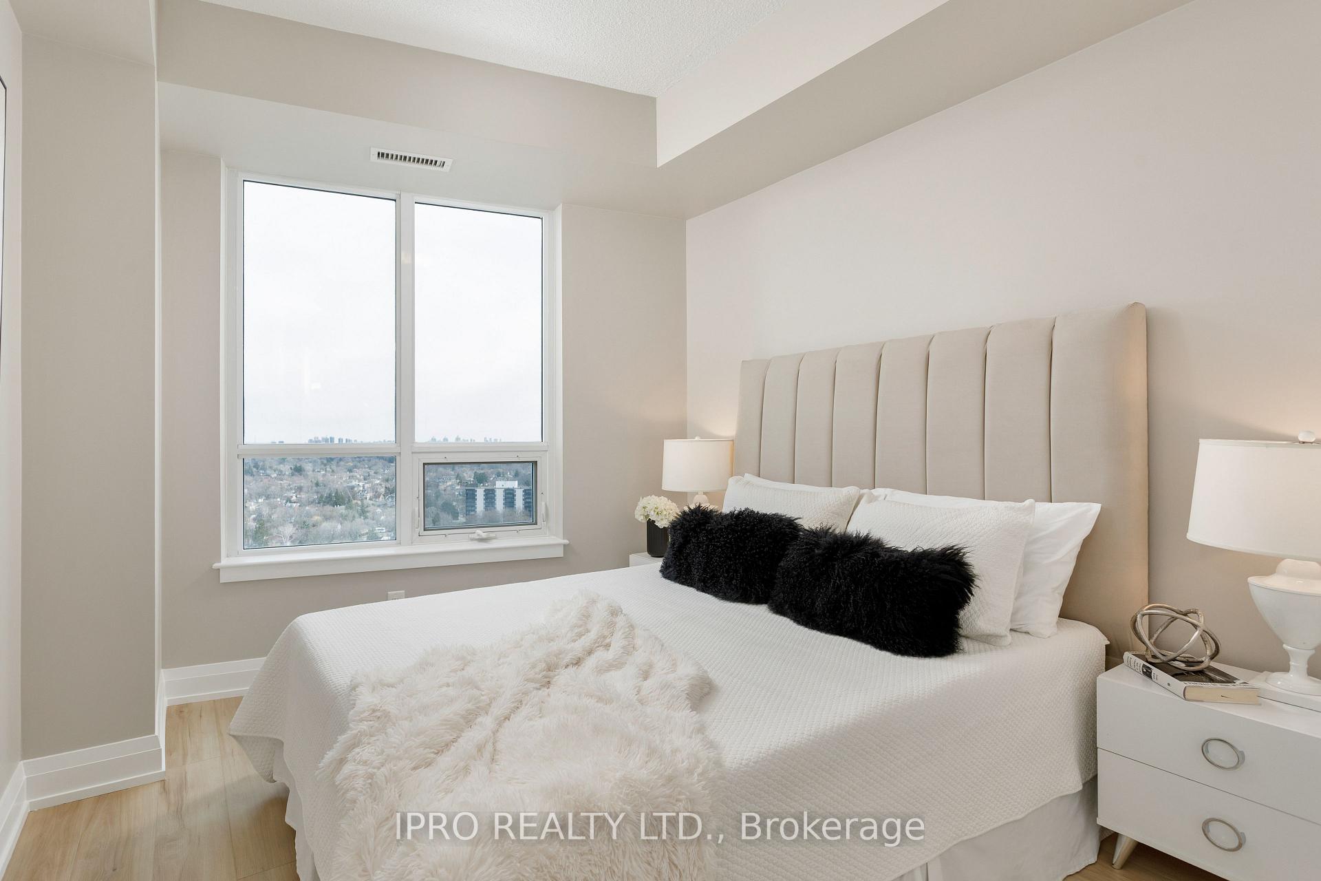Photo 5 of Unit 1827, 7161 Yonge Street, Markham, Grandview — HOMEH
