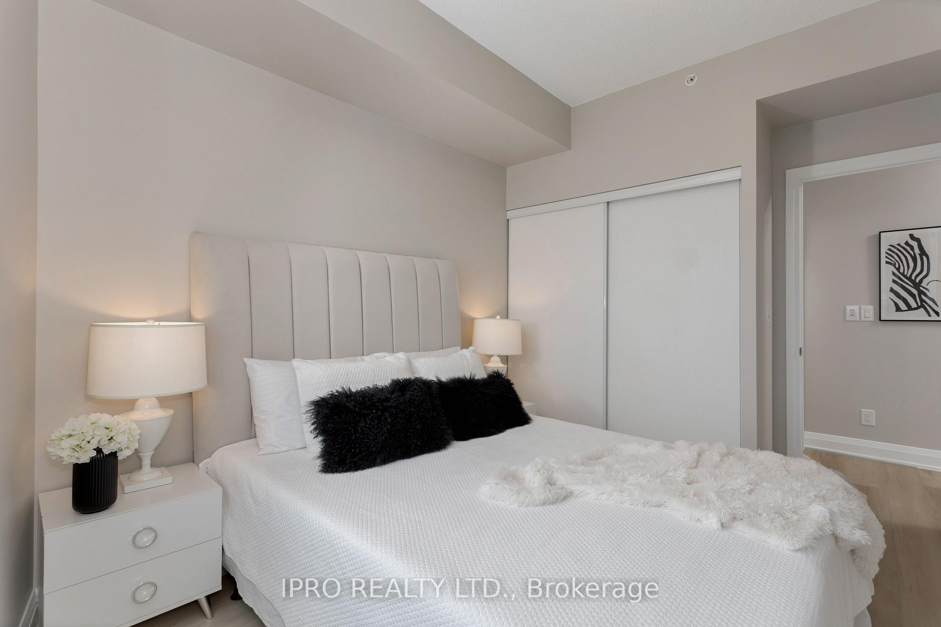 Photo 6 of Unit 1827, 7161 Yonge Street, Markham, Grandview — HOMEH