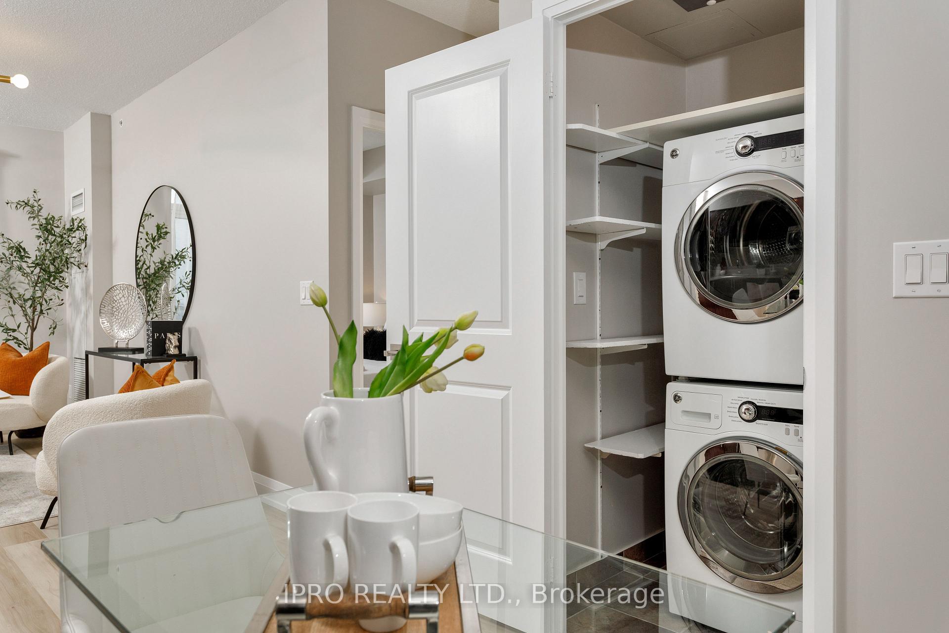 Photo 7 of Unit 1827, 7161 Yonge Street, Markham, Grandview — HOMEH