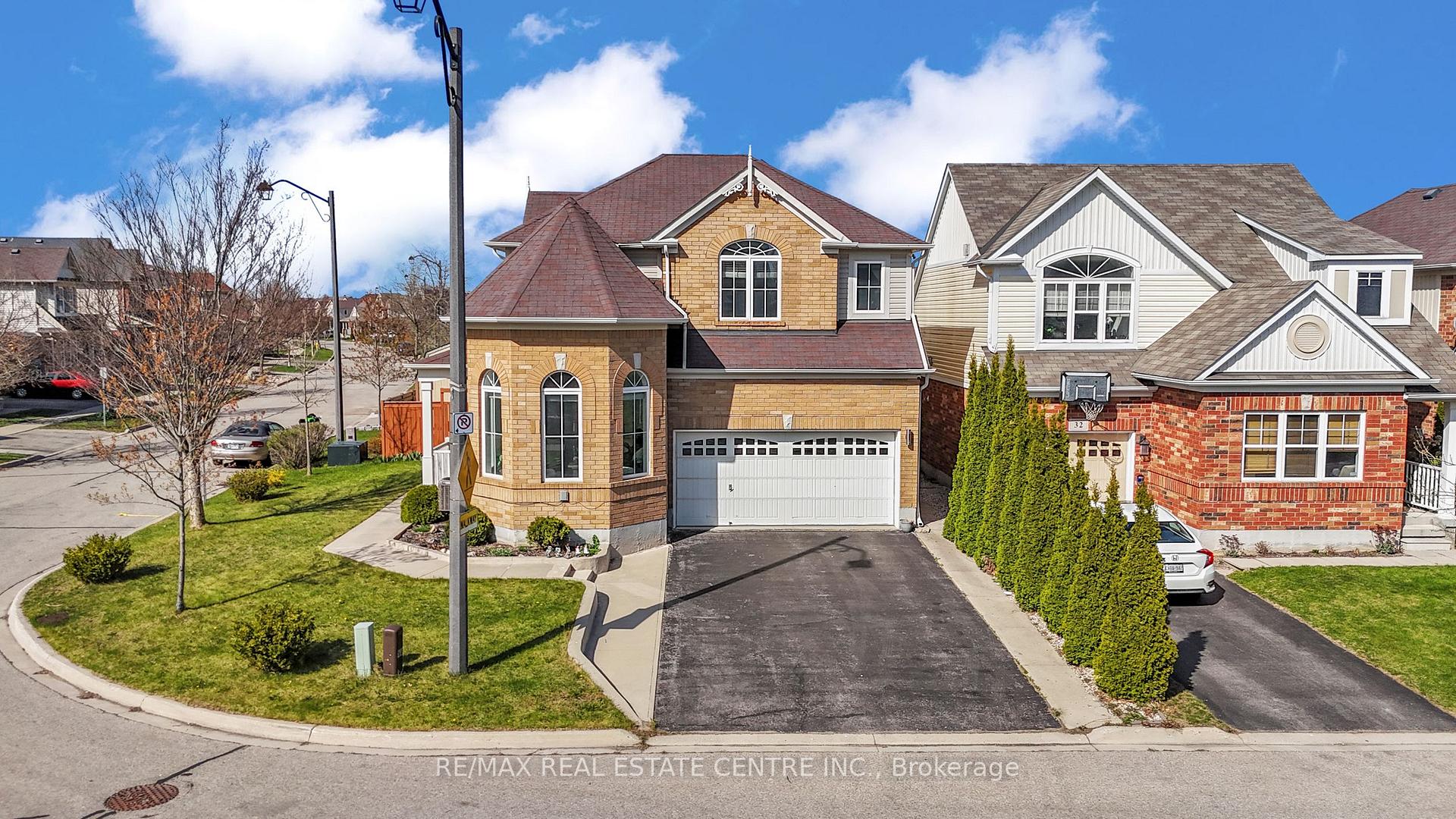Photo 9 of 52 Silverthorne Drive, Cambridge, Silver Heights — HOMEH