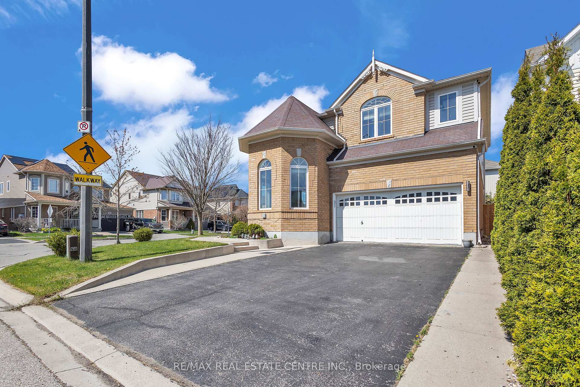 Photo 14 of 52 Silverthorne Drive, Cambridge, Silver Heights — HOMEH