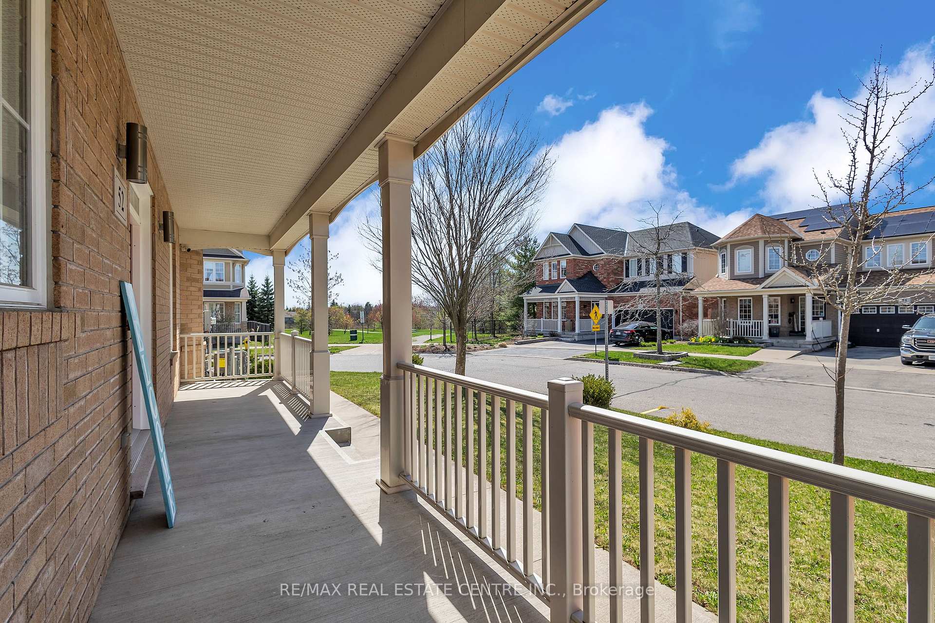 Photo 2 of 52 Silverthorne Drive, Cambridge, Silver Heights — HOMEH