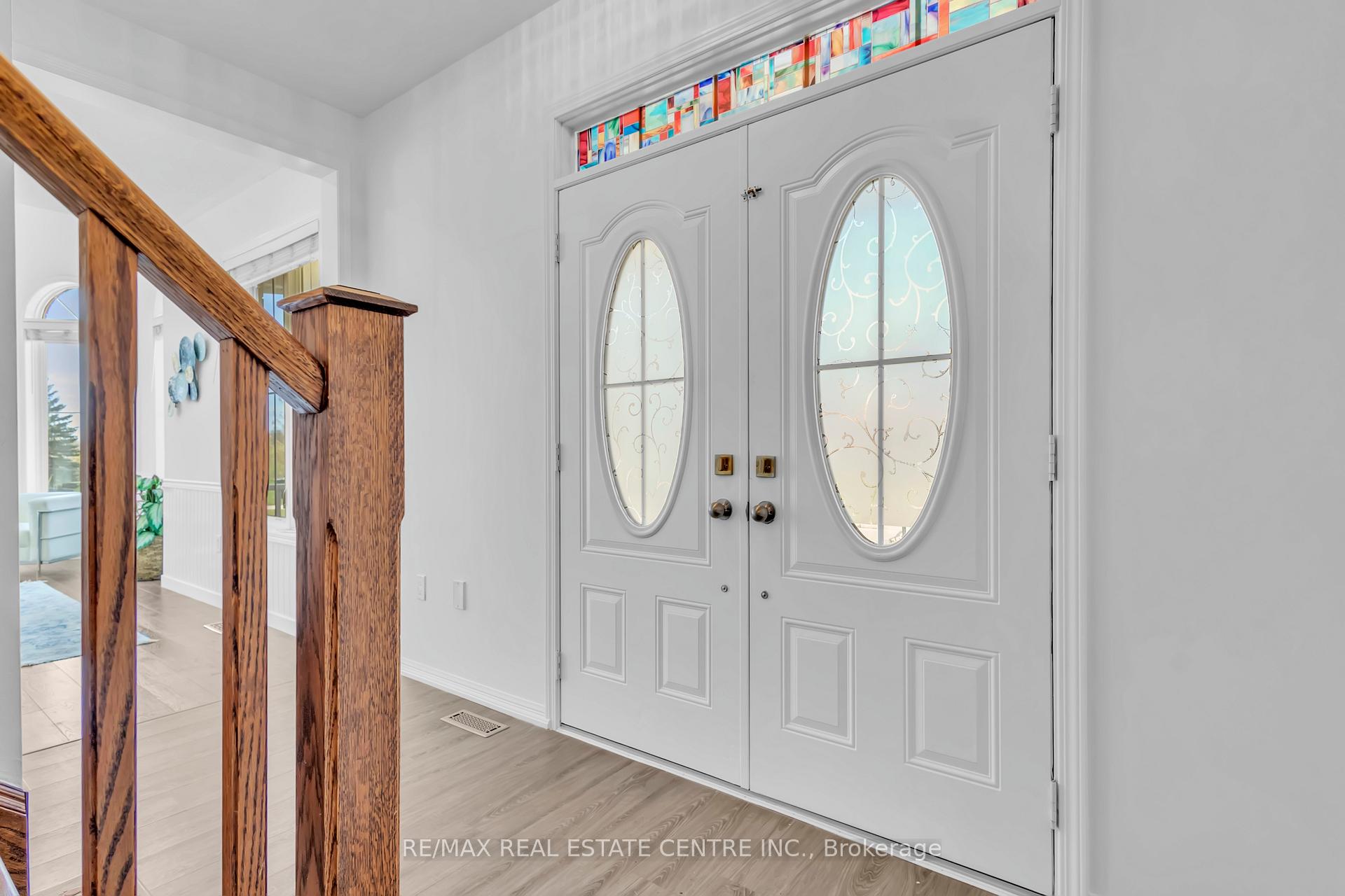 Photo 3 of 52 Silverthorne Drive, Cambridge, Silver Heights — HOMEH