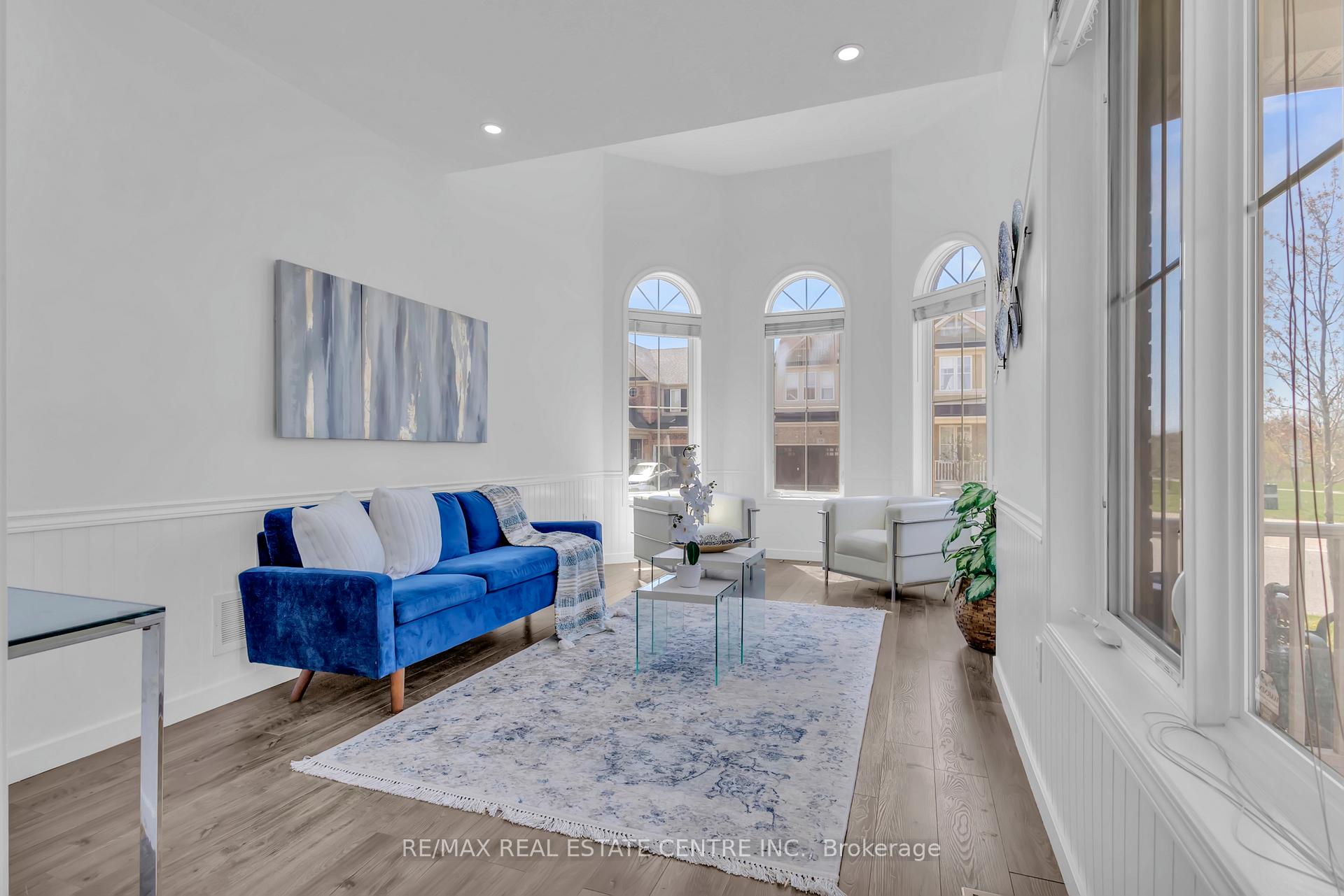 Photo 4 of 52 Silverthorne Drive, Cambridge, Silver Heights — HOMEH