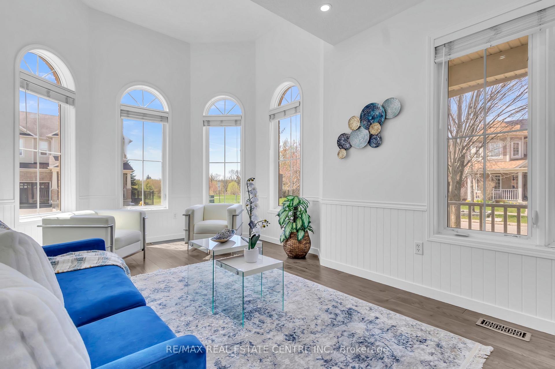 Photo 20 of 52 Silverthorne Drive, Cambridge, Silver Heights — HOMEH