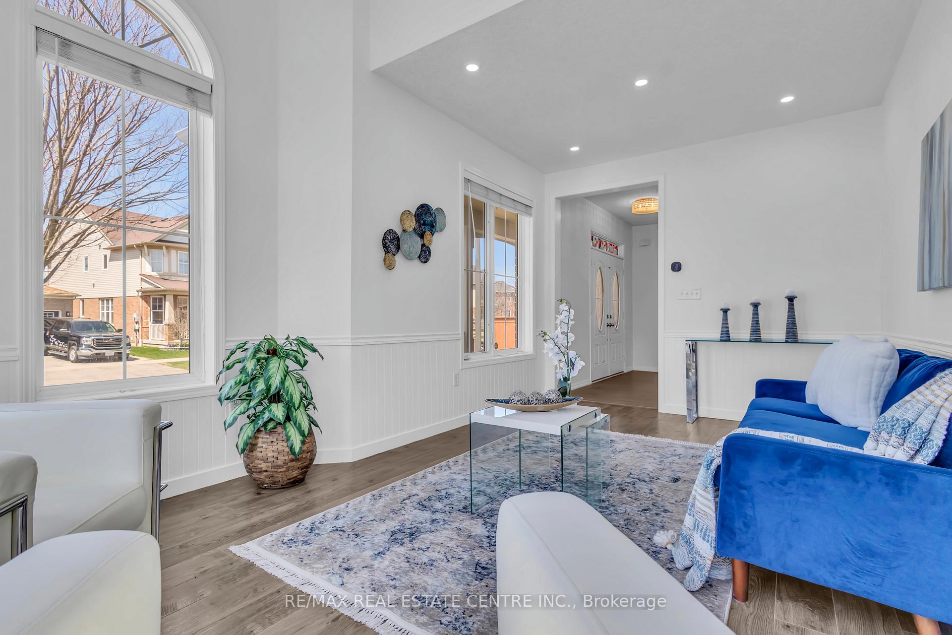 Photo 13 of 52 Silverthorne Drive, Cambridge, Silver Heights — HOMEH