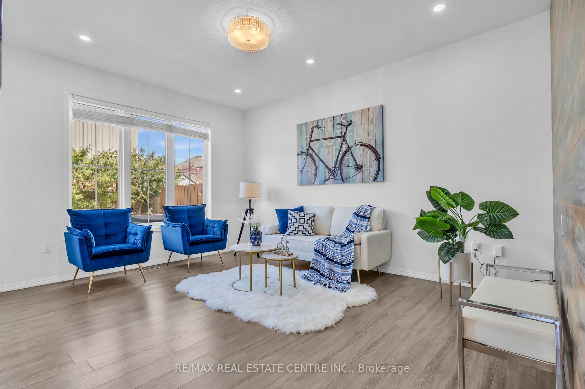 Photo 17 of 52 Silverthorne Drive, Cambridge, Silver Heights — HOMEH