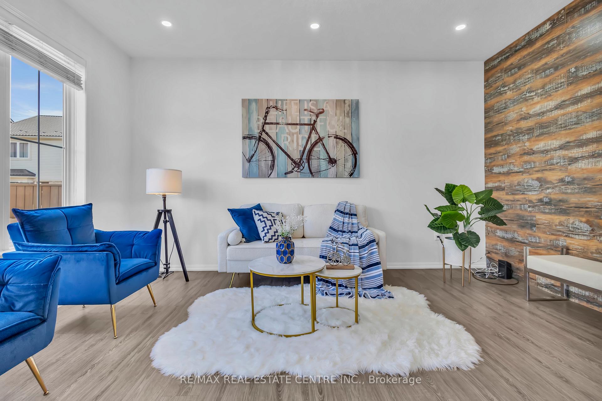 Photo 5 of 52 Silverthorne Drive, Cambridge, Silver Heights — HOMEH