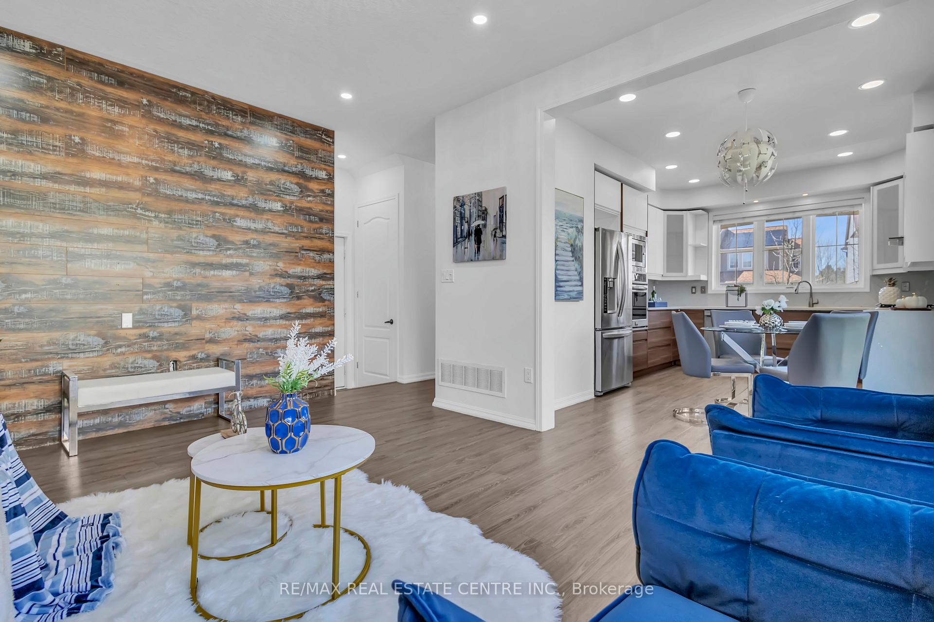Photo 11 of 52 Silverthorne Drive, Cambridge, Silver Heights — HOMEH