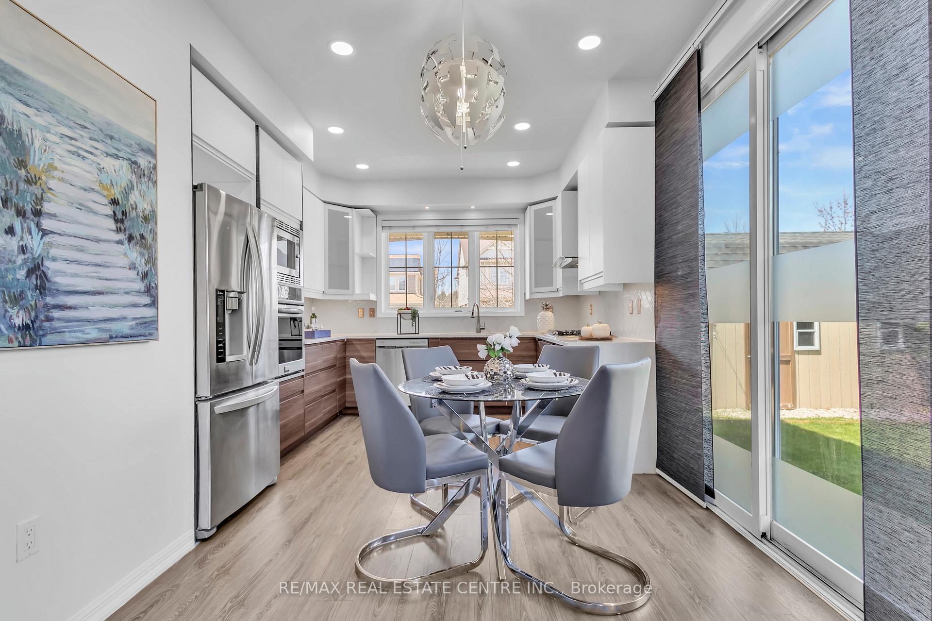 Photo 15 of 52 Silverthorne Drive, Cambridge, Silver Heights — HOMEH