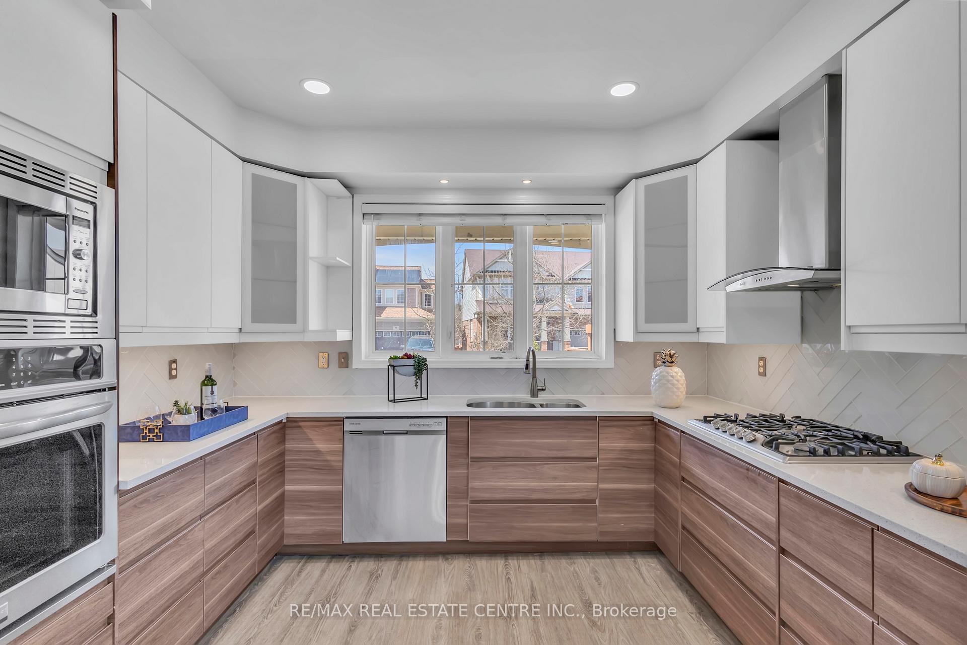 Photo 18 of 52 Silverthorne Drive, Cambridge, Silver Heights — HOMEH