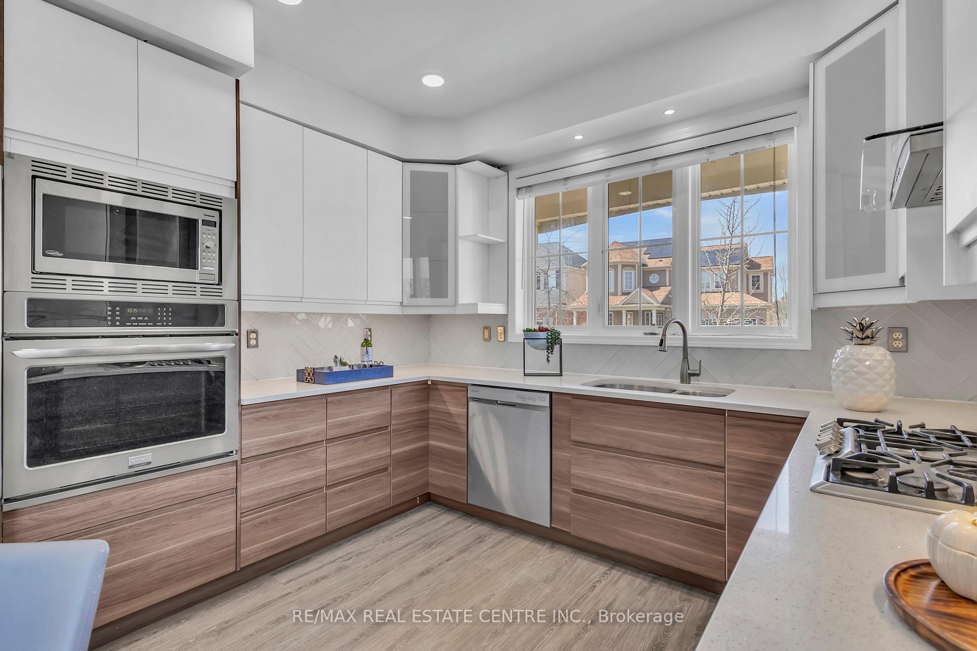 Photo 33 of 52 Silverthorne Drive, Cambridge, Silver Heights — HOMEH