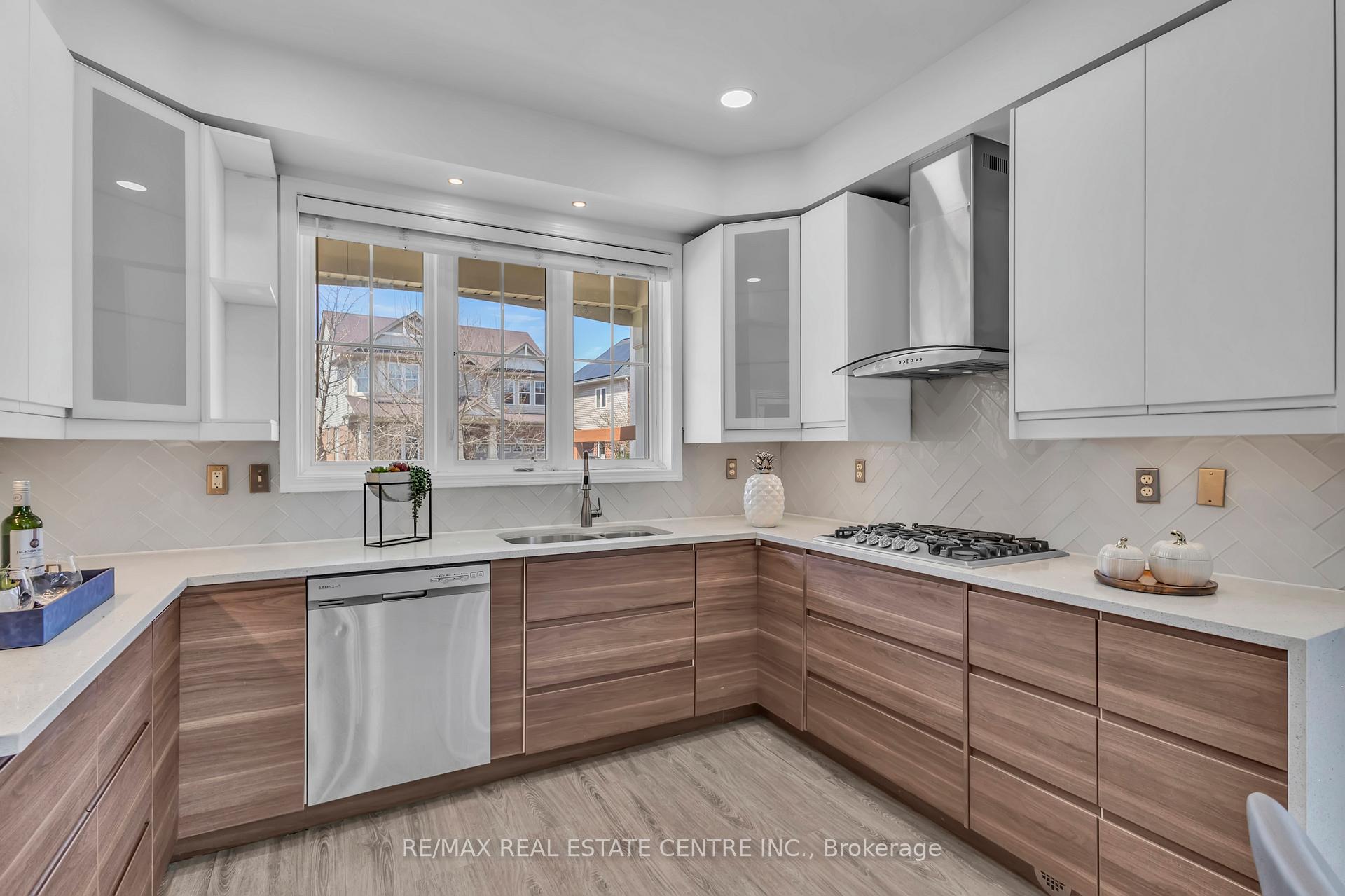 Photo 36 of 52 Silverthorne Drive, Cambridge, Silver Heights — HOMEH