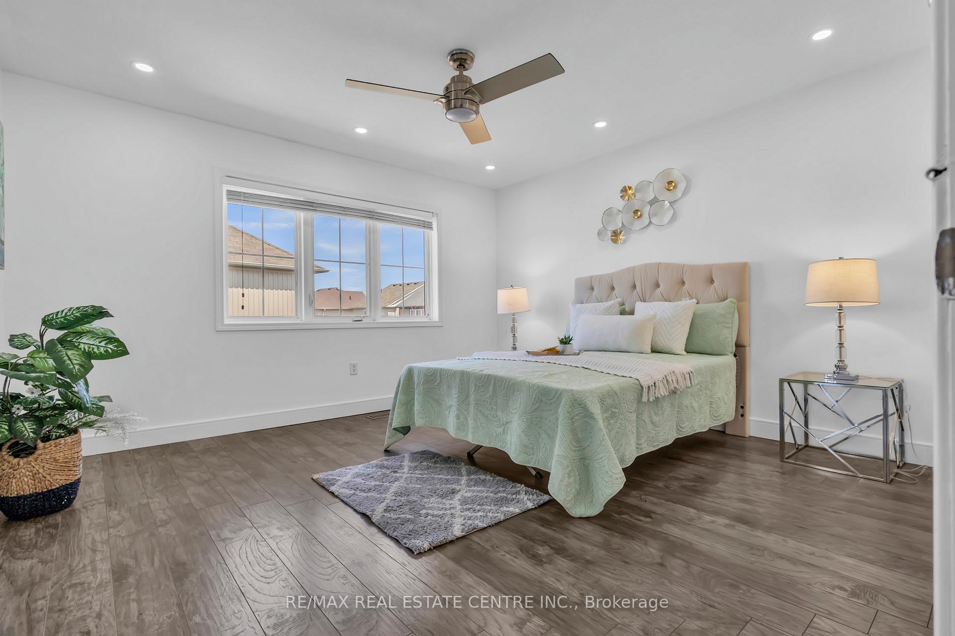 Photo 23 of 52 Silverthorne Drive, Cambridge, Silver Heights — HOMEH