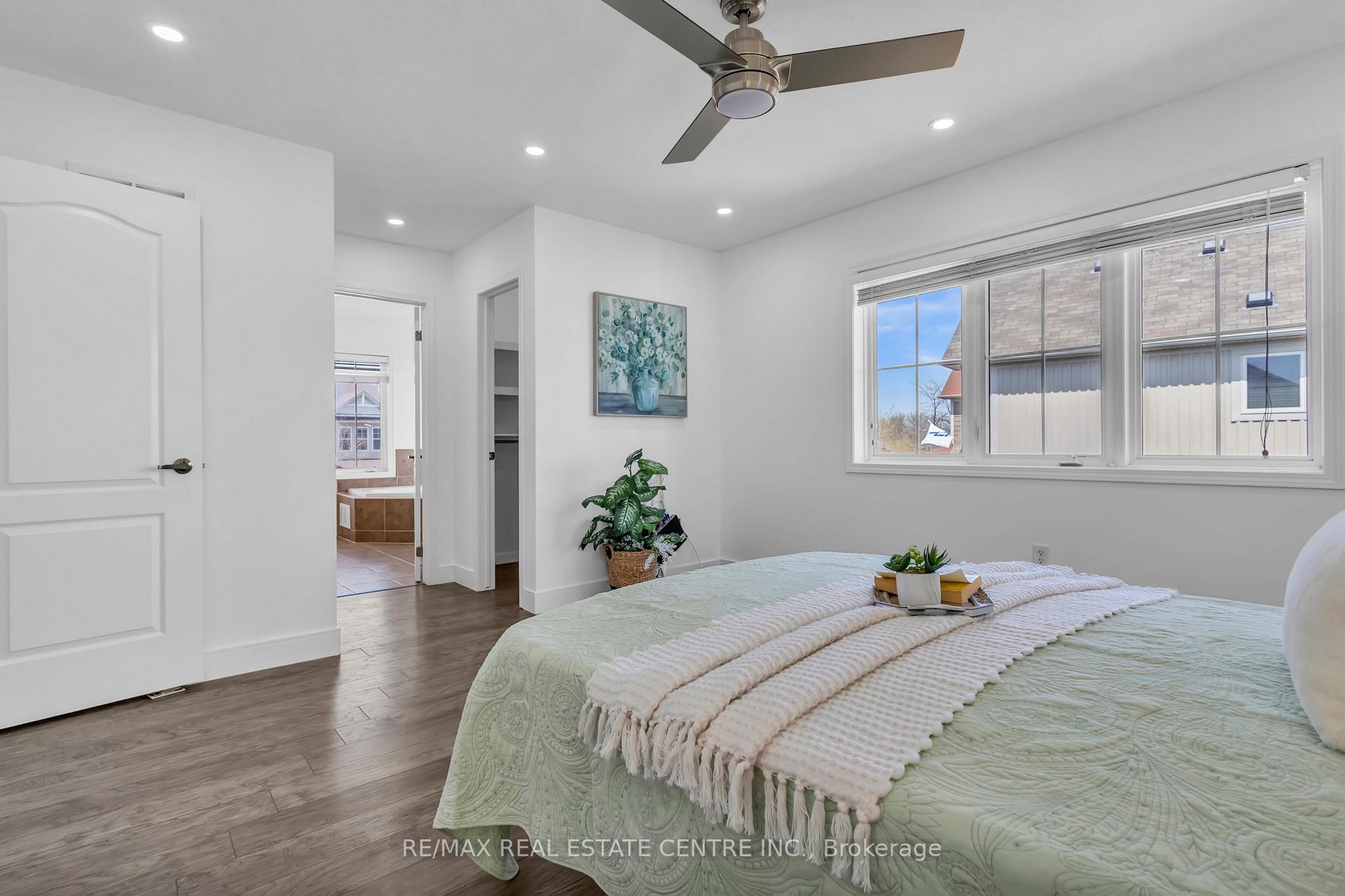 Photo 25 of 52 Silverthorne Drive, Cambridge, Silver Heights — HOMEH
