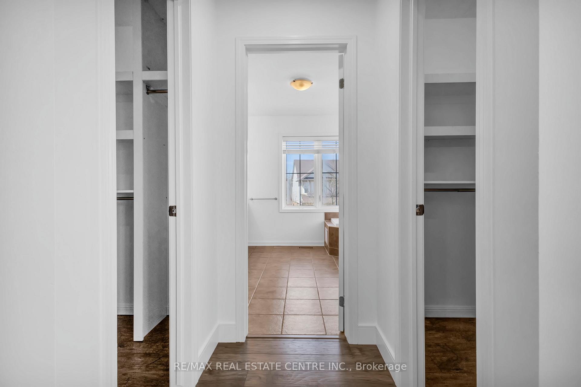 Photo 19 of 52 Silverthorne Drive, Cambridge, Silver Heights — HOMEH