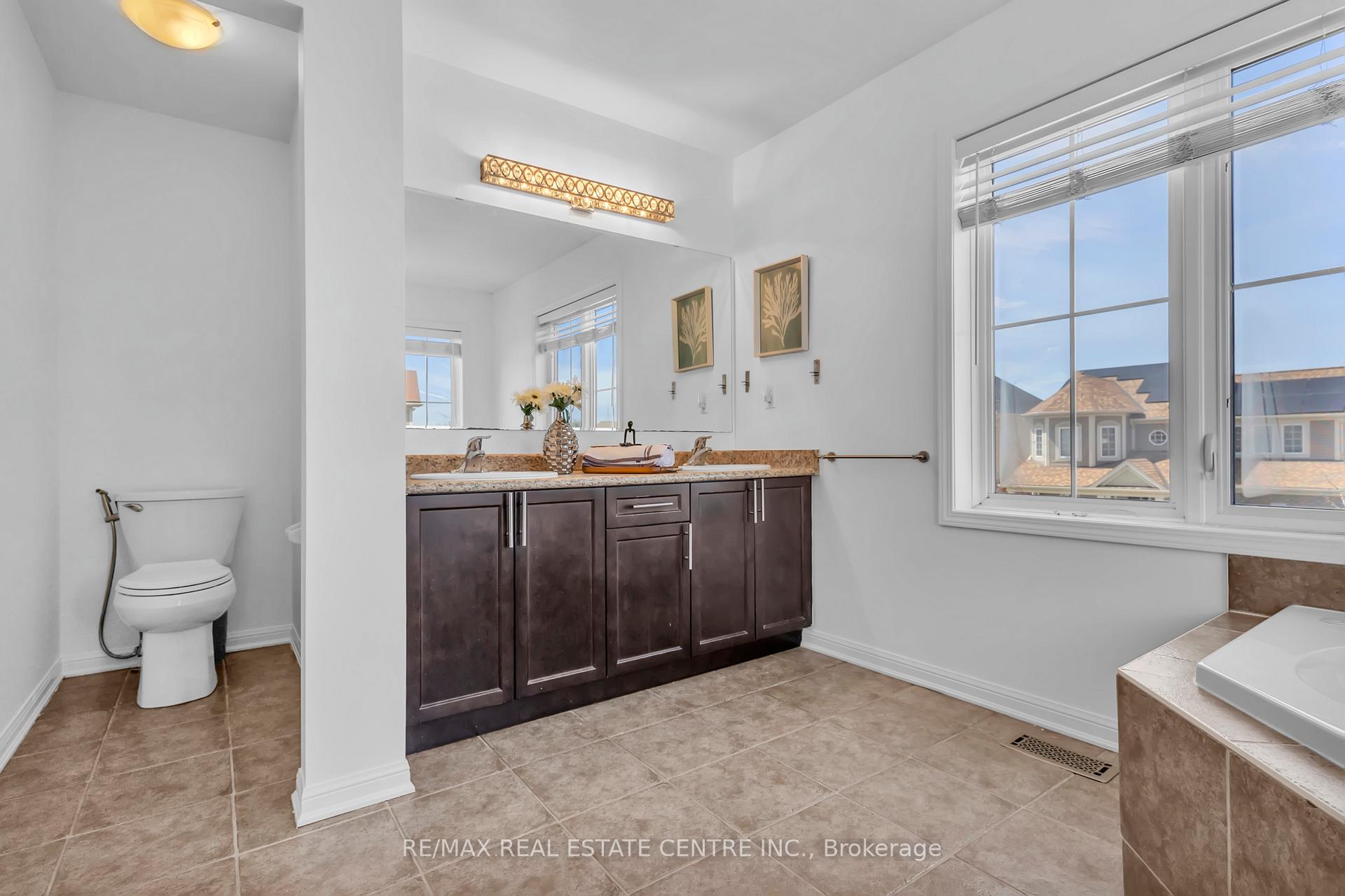 Photo 7 of 52 Silverthorne Drive, Cambridge, Silver Heights — HOMEH