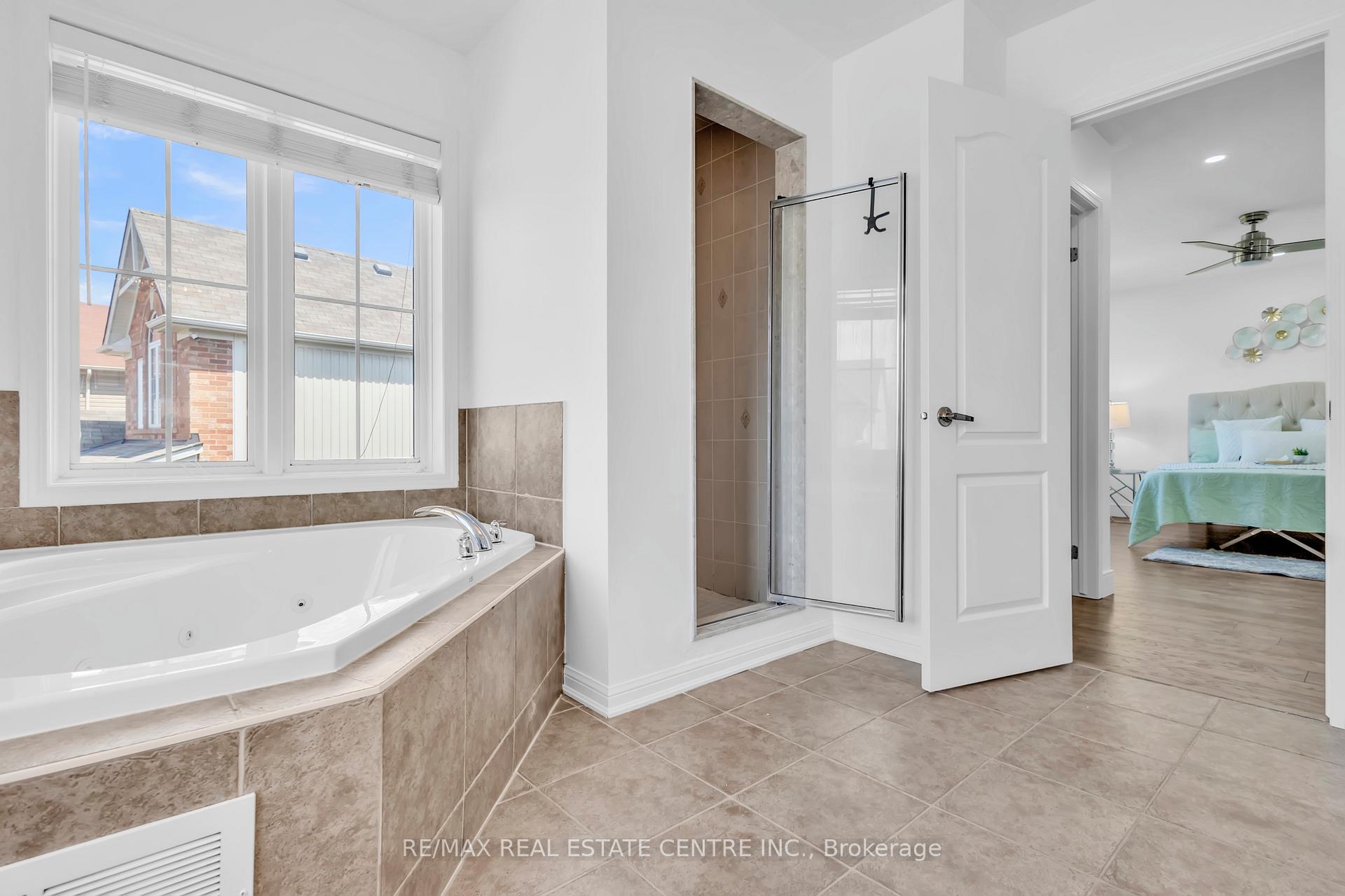 Photo 29 of 52 Silverthorne Drive, Cambridge, Silver Heights — HOMEH