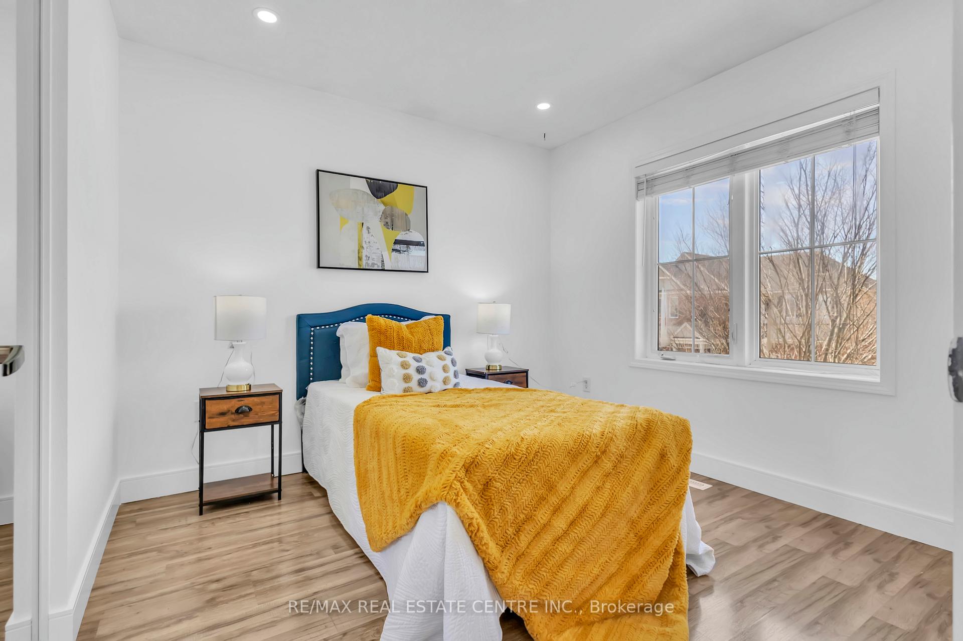 Photo 8 of 52 Silverthorne Drive, Cambridge, Silver Heights — HOMEH
