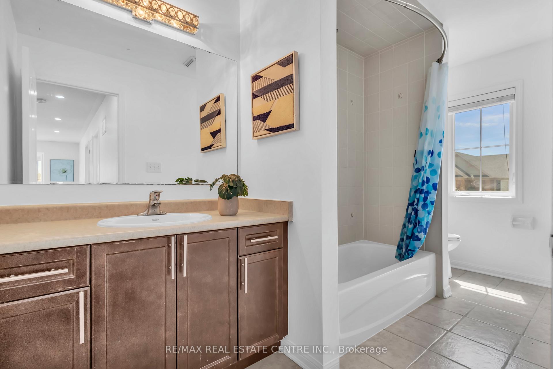 Photo 45 of 52 Silverthorne Drive, Cambridge, Silver Heights — HOMEH